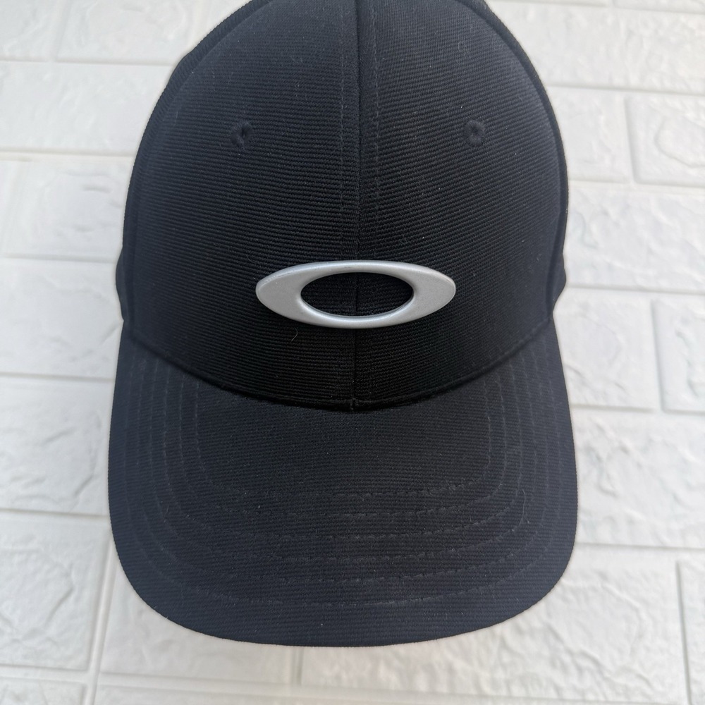 Oakley Performance Fit Black Carbon Stretch Flex S/M Fitted Hat / Cap